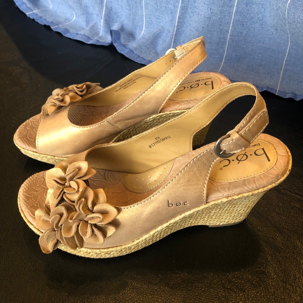 Boc Born Concept Sandals Women’s 8 Floral Wedge Heels Slingback Gold Leather.